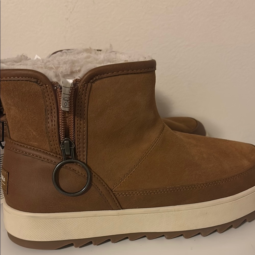 Koolaburra by UGG Brown Shearling Ankle Boots